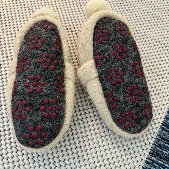 Garnet Hill baby wool bunny slippers. Size 6-12 months gently used. - Picture 3 of 3